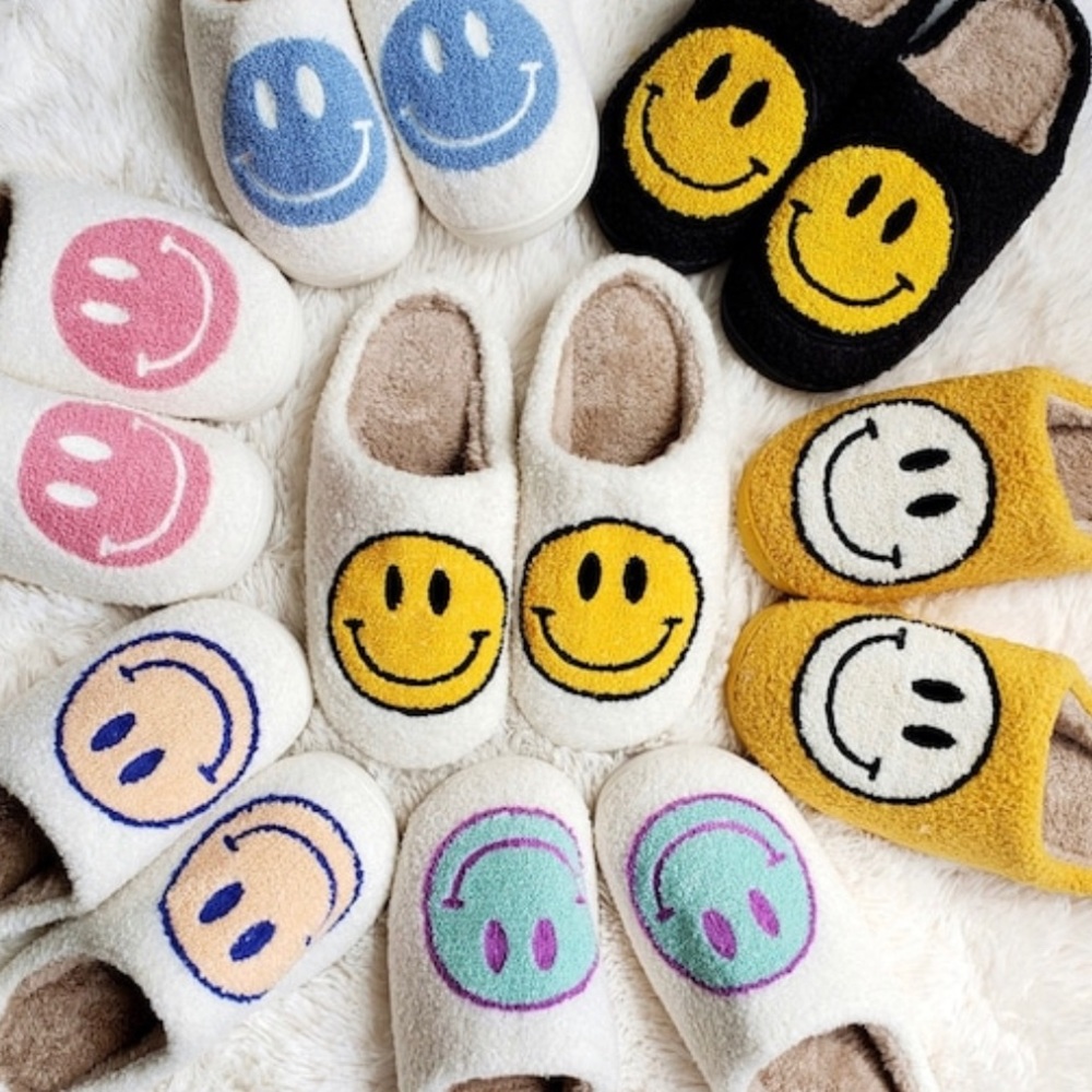NEW SOFT SMILEY FACE SLIPPERS WOMEN COMFORTABLE PREPPY GIFT WOMEN SIZE 5-11 - Picture 6 of 12